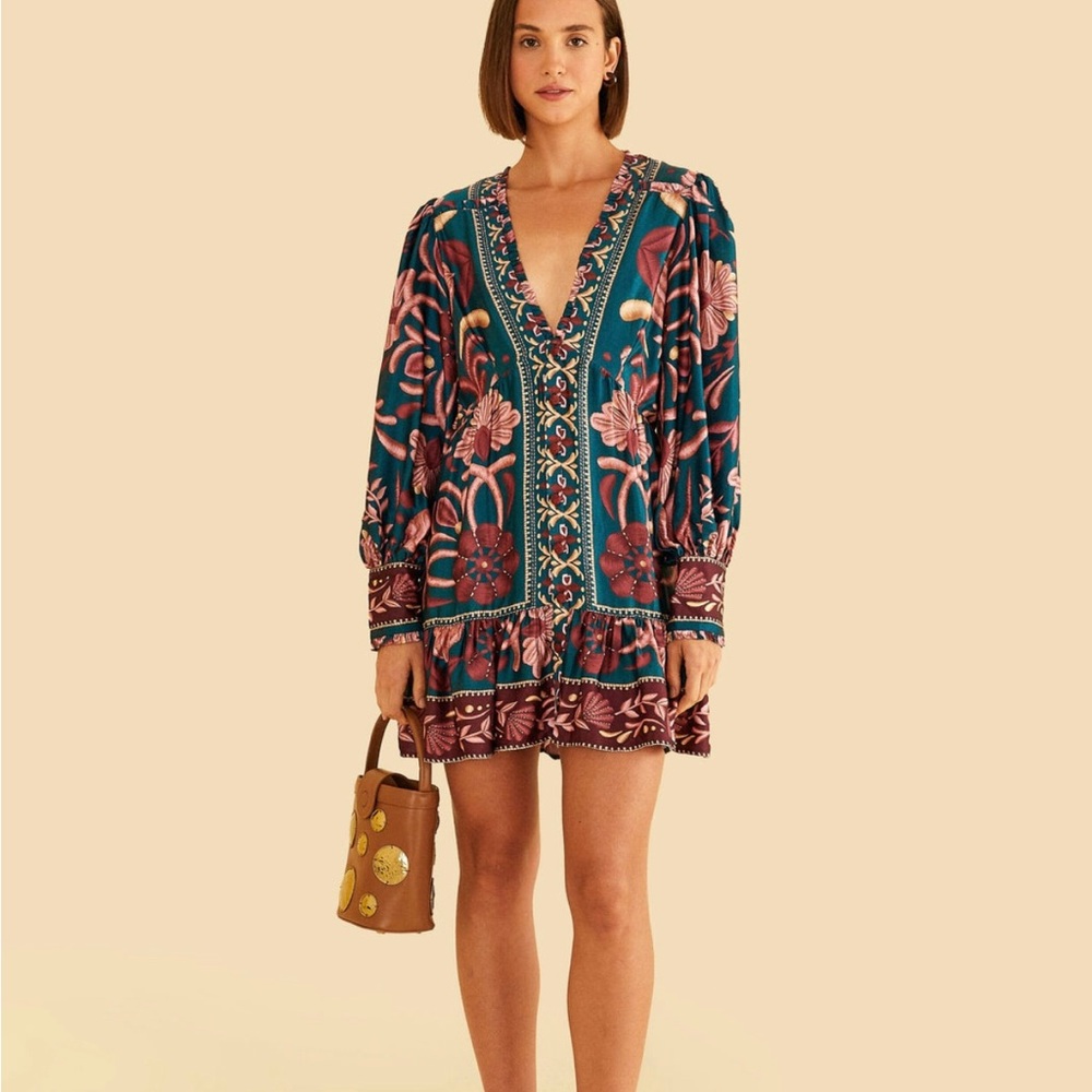 Farm Rio Tea Seashell Tapestry V-Neck Dress with Long Sleeves. $220 NWT